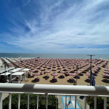 Seafront Lovely Penthouse Flat With Pool *