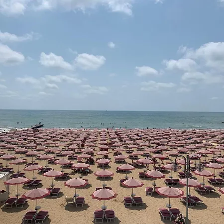 Seafront Lovely Penthouse Flat With Pool Apartment Lido di Jesolo