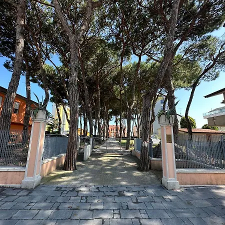Seafront Lovely Penthouse Flat With Pool Apartment Lido di Jesolo
