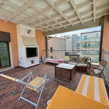 Seafront Lovely Penthouse Flat With Pool アパート *